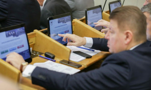 Депутаты Госдумы единогласно приняли в I чтении проект повышения МРОТ