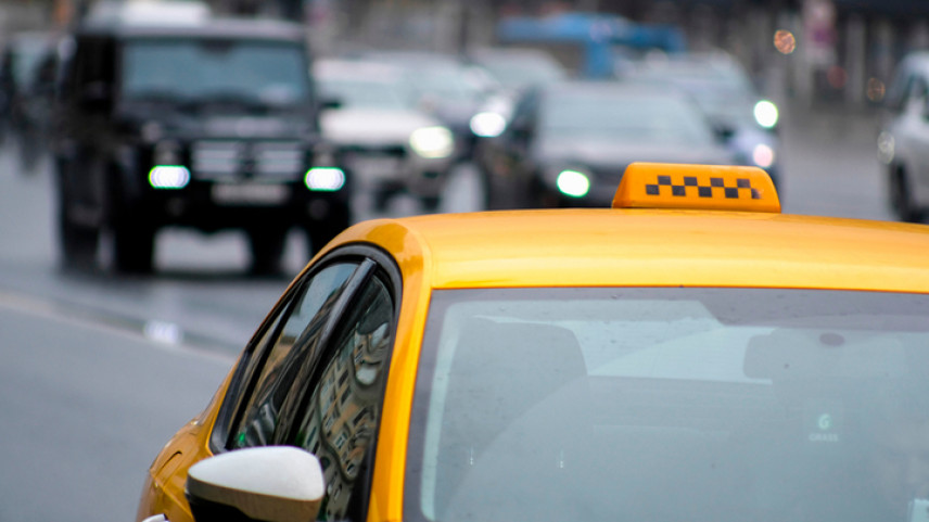 Госслужащих Забайкалья хотят пересадить на такси с системой ГЛОНАСС