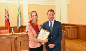 В Барнауле наградили муниципальных служащих