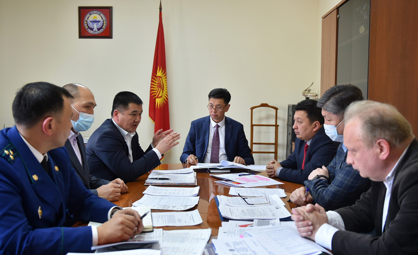 В Киргизии продолжают обсуждать пути реализации указа о новой кадровой политике