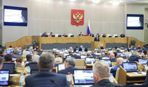 Российских чиновников предложат перевести на общественный транспорт