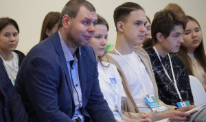 50 школьников Югры участвуют в профориентационной смене «Государственное и муниципальное управление»