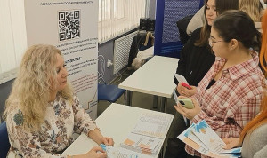 Представители Администрации Главы Чувашии рассказали о карьерных возможностях на стендовой выставке работодателей