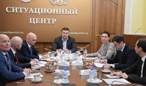 Губернатор Омской области встретился с финалистами конкурса «Лидеры России»