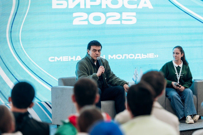 Губернатор Михаил Котюков вступил в открытый диалог с участниками смены «Мы молодые»