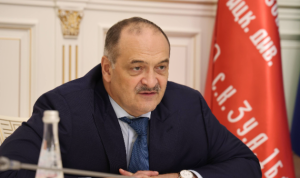 Глава Дагестана встретился с участниками кадровых программ