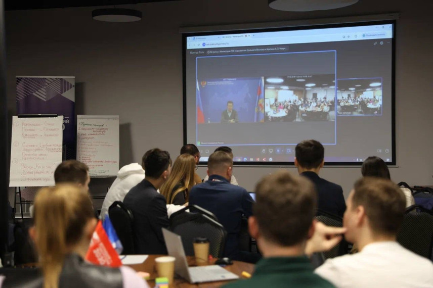 Глава Минвостокразвития обсудил с молодыми управленцами перспективы Дальнего Востока