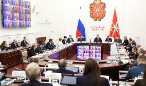 Губернатор Тульской области наградил лучших госслужащих региона