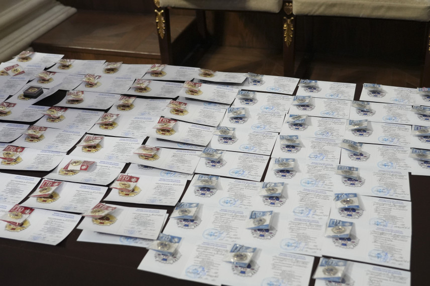 Госслужащим Новосибирской области вручили знаки ГТО