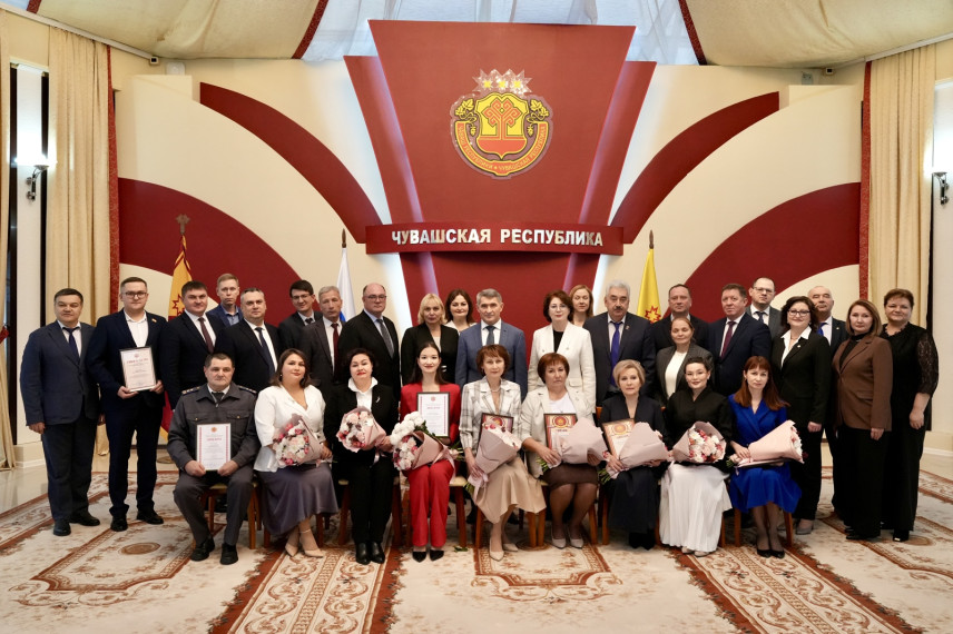 В Чувашии наградили лучших государственных гражданских и муниципальных служащих