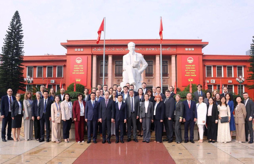 Для российских федеральных госслужащих началась стажировка во Вьетнаме