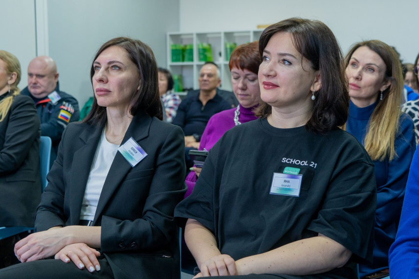 Руководителей органов власти Магаданской области обучают работе с ИИ