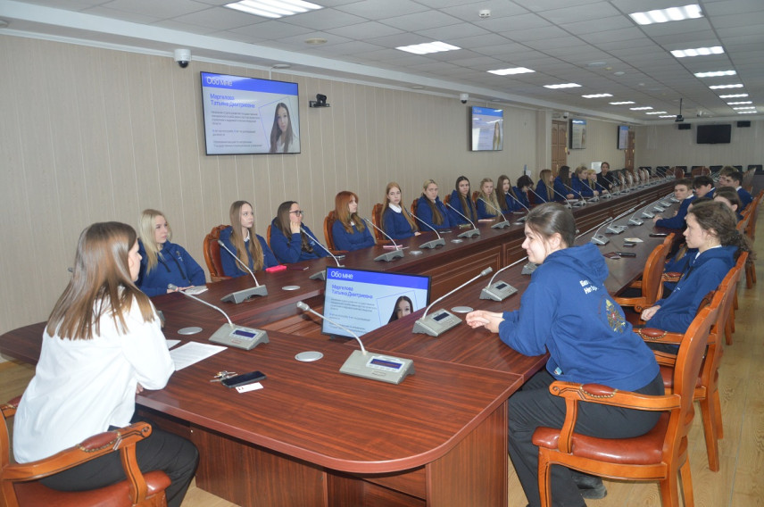 Старшеклассникам Благовещенска рассказали о работе правительства Приамурья