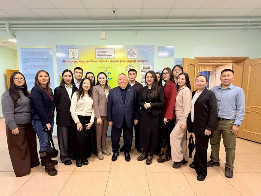 В Якутии молодые госслужащие встретились с сенатором