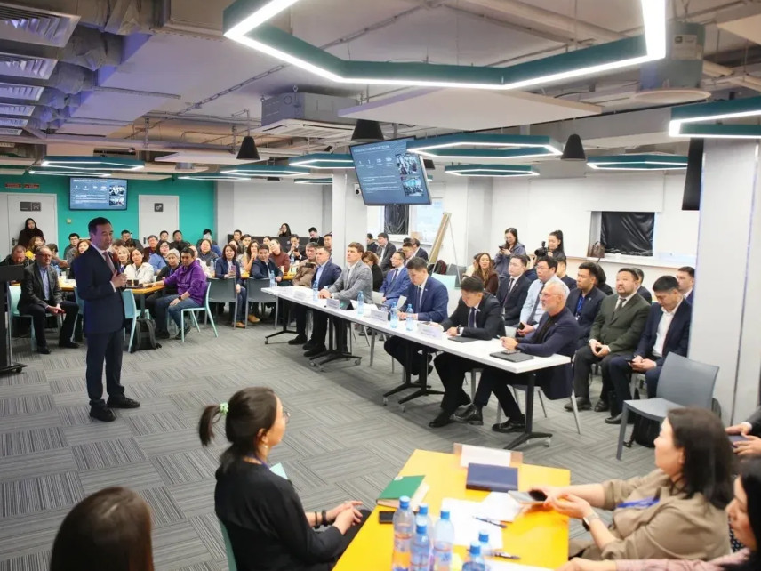 Глава Якутии подвел итоги стратегической сессии по развитию искусственного интеллекта