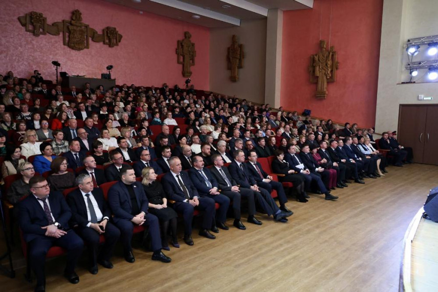 Муниципальным служащим Владимирской области вручили награды