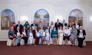 В Калужской области вручили награды лучшим государственным и муниципальным служащим