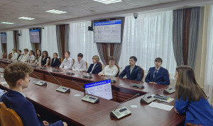 Старшеклассники Благовещенска сели в кресла госслужащих