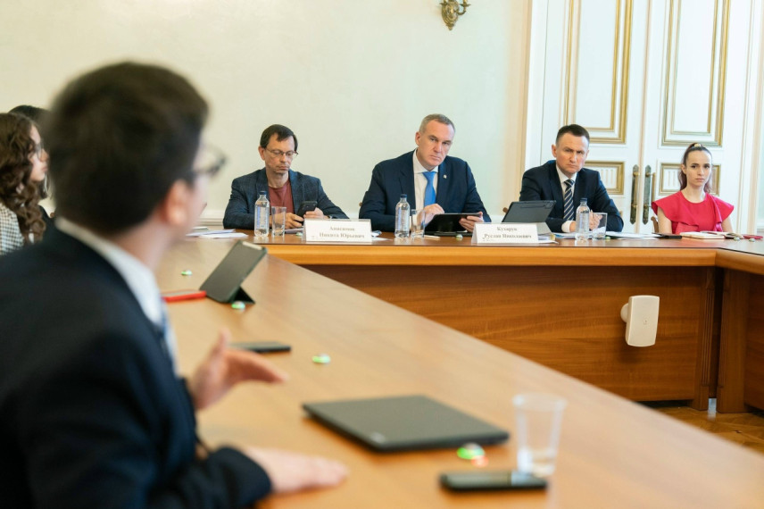 Губернатор Югры принял участие в защите проектов мастерской ХМАО в ВШЭ
