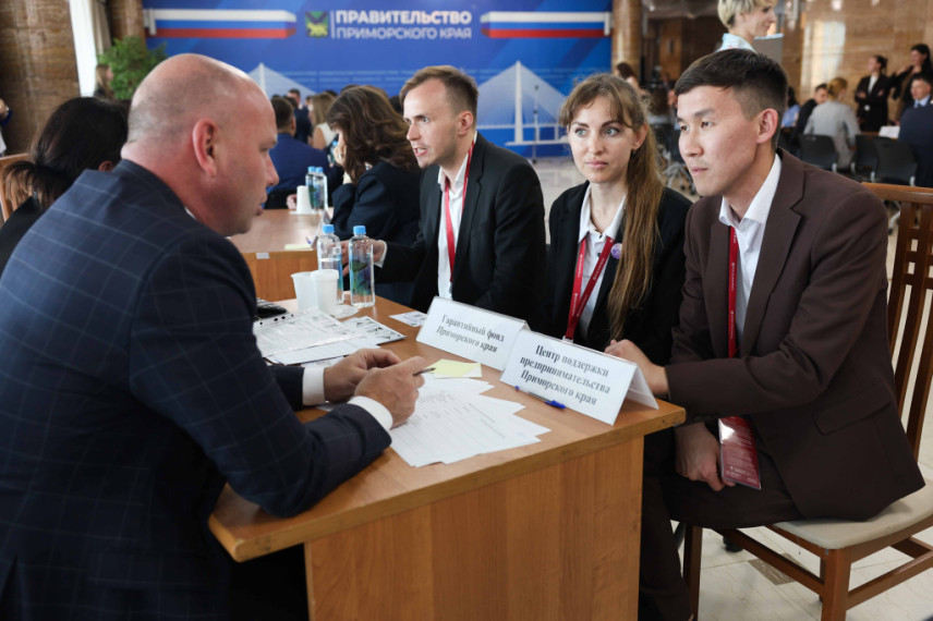 Курсантам «Муравьёва-Амурского 2030» представили вакансии в органах власти Приморья