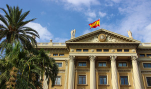 В Испании зарплаты чиновников вырастут на 2%