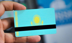 В Казахстане госслужащим меняют удостоверения на ID-карты