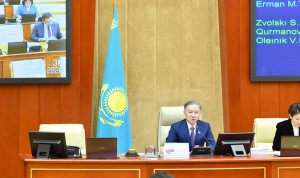В Казахстане чиновникам запретят дарить любые подарки