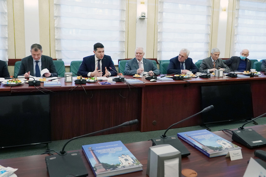 Глава Калининградской области обсудил с ветеранами госслужбы развитие региона