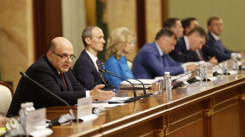 Премьер Мишустин поделился результатами административной реформы с сенаторами
