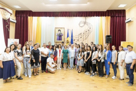 Президент Молдавии обсудила с&nbsp;молодежью их&nbsp;участие в&nbsp;работе госорганов